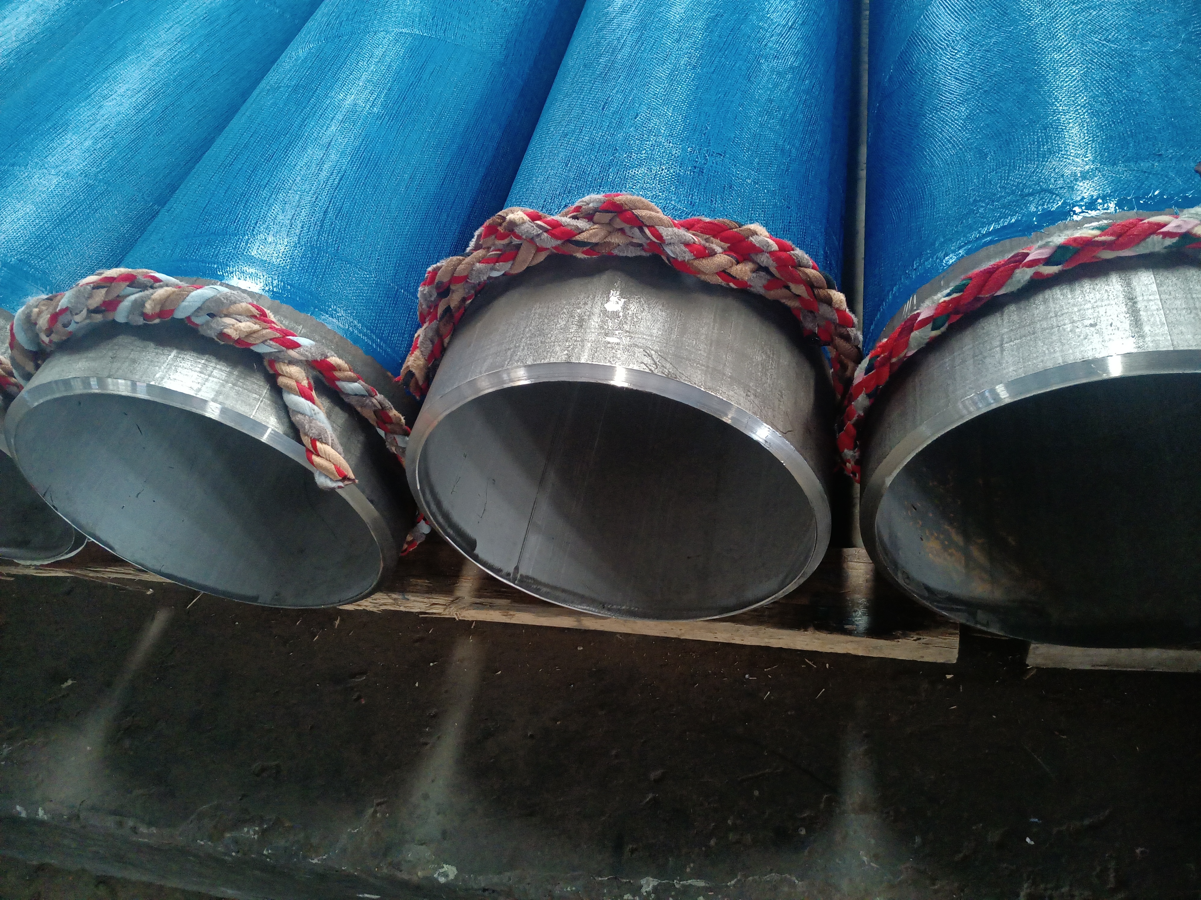 江蘇新澎-涂塑管和內襯不銹鋼管對比